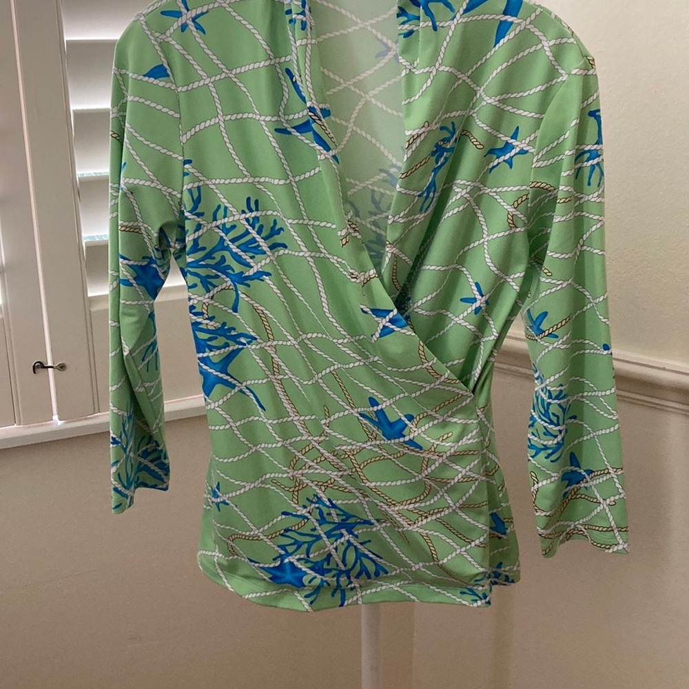 J McLaughlin 3/4 sleeve corals and starfish wrap top